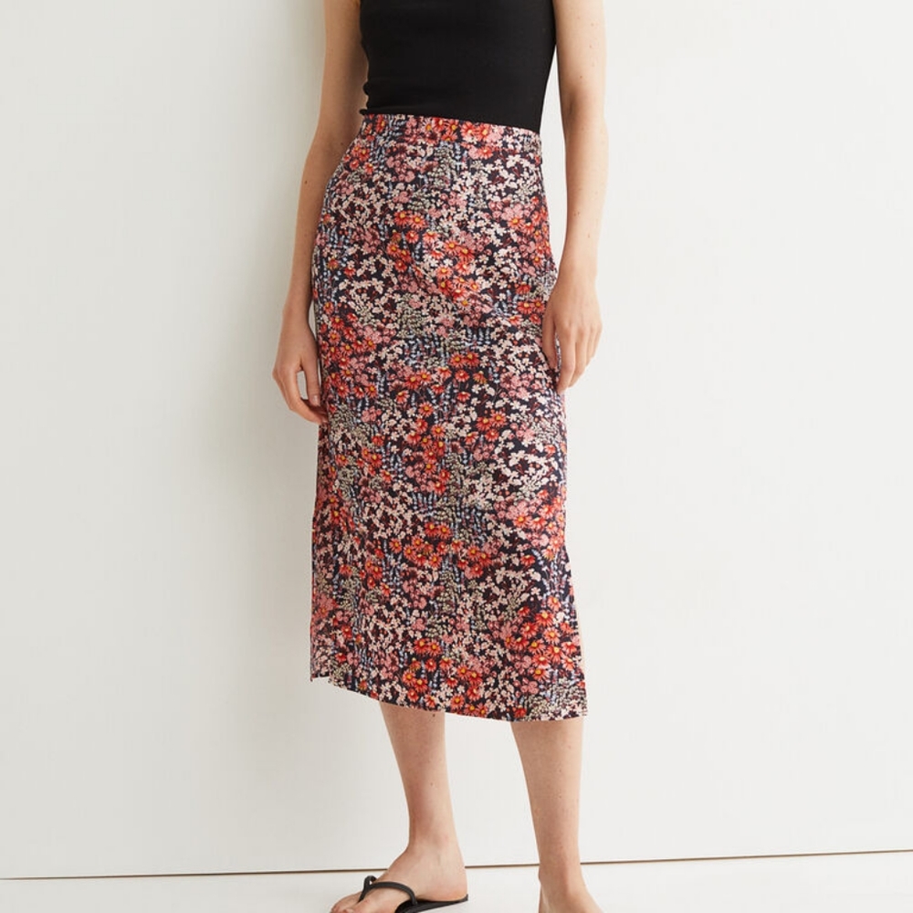 H&M Side slit satin skirt dark blue/red floral (conscious selection)